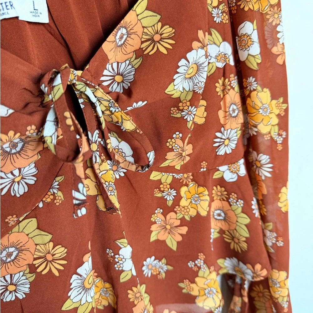 Hollister 70’s Floral Tie-Front Cropped Blouse - Picture 6 of 8